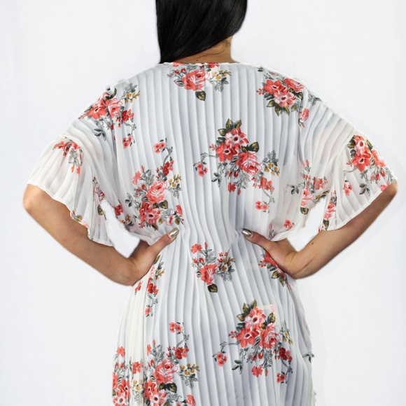 Ivory with Floral Design Kimono - Picture 3 of 3